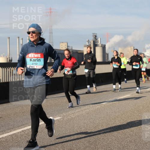 03.10.2025 - Köhlbrandbrückenlauf Lena Gebhardt http://msf.ph/oto/9087357 03.10.2025 10:06:19 Position 2 2752 meine-sportfotos.de