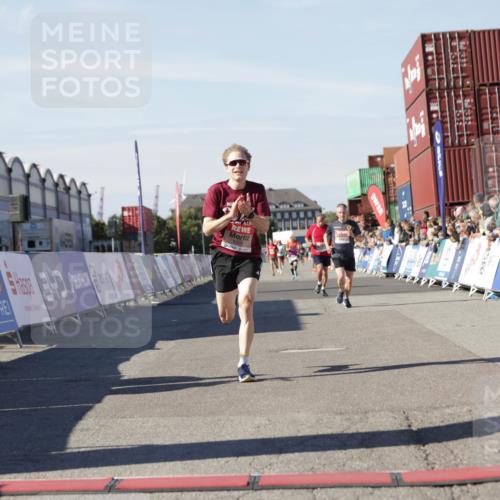 03.10.2025 - Köhlbrandbrückenlauf Jannik Wohlers http://msf.ph/oto/9087361 03.10.2025 12:53:14 Ziel 4142, 5786, 6333 meine-sportfotos.de