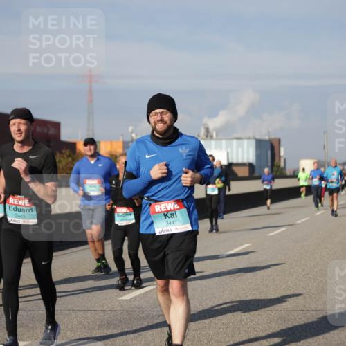 03.10.2025 - Köhlbrandbrückenlauf Jannik Wohlers http://msf.ph/oto/9087362 03.10.2025 10:08:18 Position 3 3443, 3441 meine-sportfotos.de