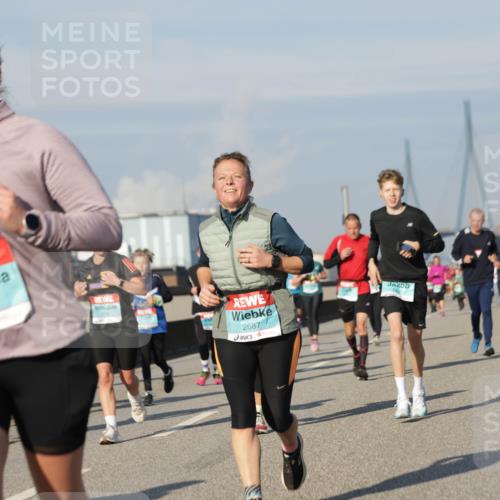03.10.2025 - Köhlbrandbrückenlauf Jannik Wohlers http://msf.ph/oto/9087363 03.10.2025 09:57:40 Position 3 2054, 2687 meine-sportfotos.de