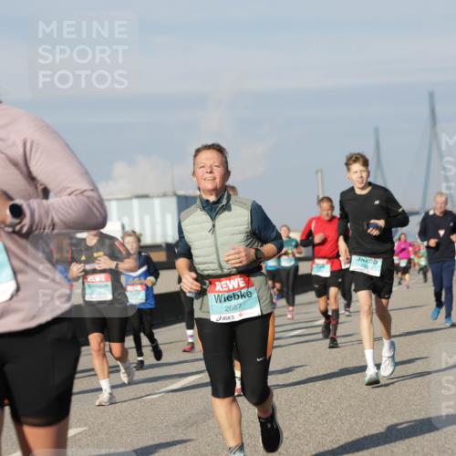 03.10.2025 - Köhlbrandbrückenlauf Jannik Wohlers http://msf.ph/oto/9087365 03.10.2025 09:57:40 Position 3 2054, 1272, 2687, 193 meine-sportfotos.de