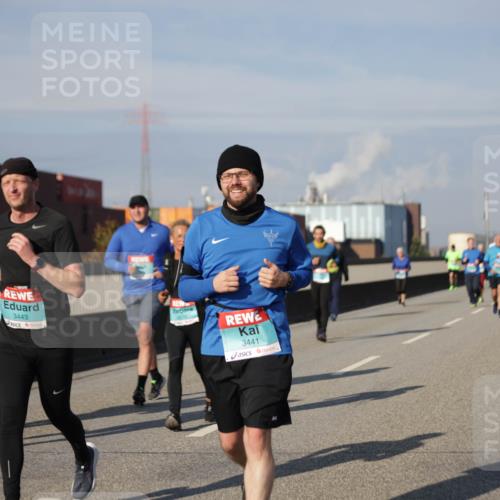 03.10.2025 - Köhlbrandbrückenlauf Jannik Wohlers http://msf.ph/oto/9087367 03.10.2025 10:08:19 Position 3 3443, 3441 meine-sportfotos.de