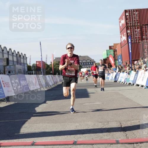 03.10.2025 - Köhlbrandbrückenlauf Jannik Wohlers http://msf.ph/oto/9087370 03.10.2025 12:53:14 Ziel 4142, 5786, 6333 meine-sportfotos.de