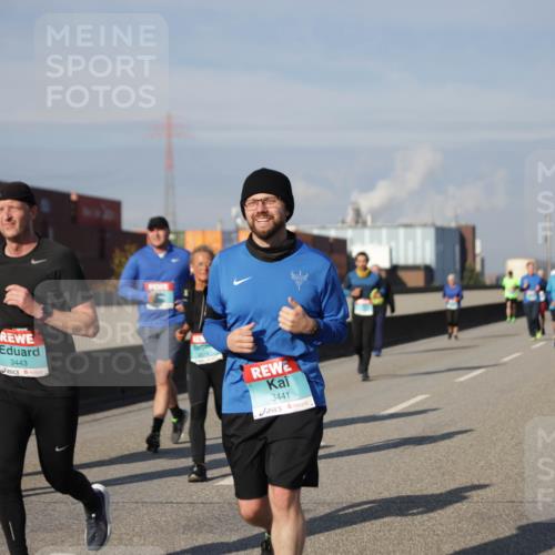 03.10.2025 - Köhlbrandbrückenlauf Jannik Wohlers http://msf.ph/oto/9087373 03.10.2025 10:08:19 Position 3 3443, 3441 meine-sportfotos.de