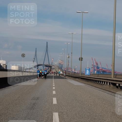 03.10.2025 - Köhlbrandbrückenlauf Fabian Wolf http://msf.ph/oto/9087379 03.10.2025 10:23:01 Position 3 3 meine-sportfotos.de