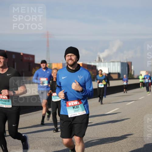 03.10.2025 - Köhlbrandbrückenlauf Jannik Wohlers http://msf.ph/oto/9087383 03.10.2025 10:08:19 Position 3 3443, 3441 meine-sportfotos.de