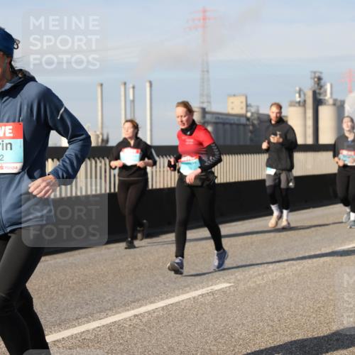 03.10.2025 - Köhlbrandbrückenlauf Lena Gebhardt http://msf.ph/oto/9087392 03.10.2025 10:06:20 Position 2 2752 meine-sportfotos.de