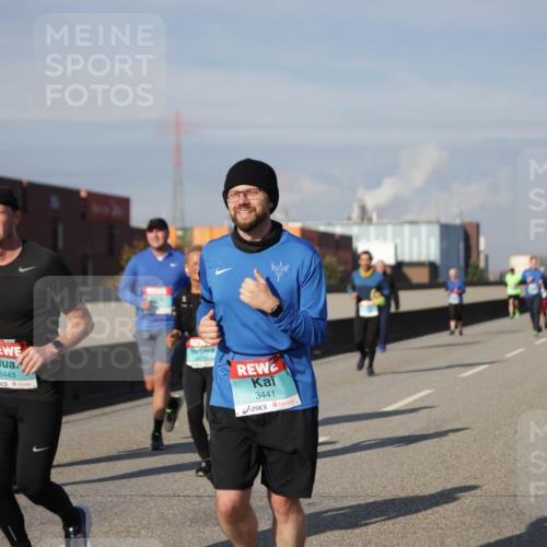03.10.2025 - Köhlbrandbrückenlauf Jannik Wohlers http://msf.ph/oto/9087394 03.10.2025 10:08:19 Position 3 3443, 3441 meine-sportfotos.de