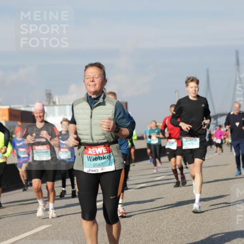 03.10.2025 - Köhlbrandbrückenlauf Jannik Wohlers http://msf.ph/oto/9087408 03.10.2025 09:57:41 Position 3 1272, 2687, 1933 meine-sportfotos.de