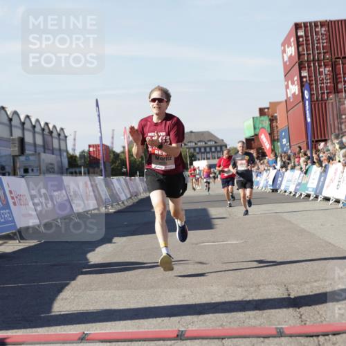 03.10.2025 - Köhlbrandbrückenlauf Jannik Wohlers http://msf.ph/oto/9087413 03.10.2025 12:53:14 Ziel 4142, 5786, 6333 meine-sportfotos.de
