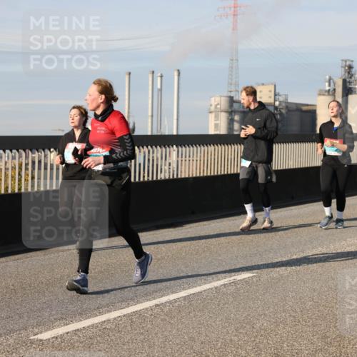 03.10.2025 - Köhlbrandbrückenlauf Lena Gebhardt http://msf.ph/oto/9087418 03.10.2025 10:06:21 Position 2  meine-sportfotos.de