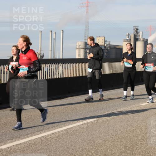 03.10.2025 - Köhlbrandbrückenlauf Lena Gebhardt http://msf.ph/oto/9087427 03.10.2025 10:06:21 Position 2 7 meine-sportfotos.de
