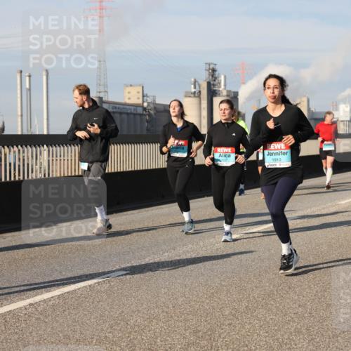03.10.2025 - Köhlbrandbrückenlauf Lena Gebhardt http://msf.ph/oto/9087434 03.10.2025 10:06:21 Position 2 2237, 1910 meine-sportfotos.de