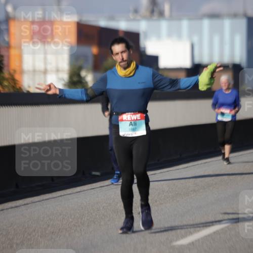 03.10.2025 - Köhlbrandbrückenlauf Jannik Wohlers http://msf.ph/oto/9087447 03.10.2025 10:08:21 Position 3 1887 meine-sportfotos.de