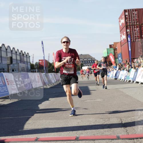 03.10.2025 - Köhlbrandbrückenlauf Jannik Wohlers http://msf.ph/oto/9087448 03.10.2025 12:53:14 Ziel 4142, 5786, 6333 meine-sportfotos.de