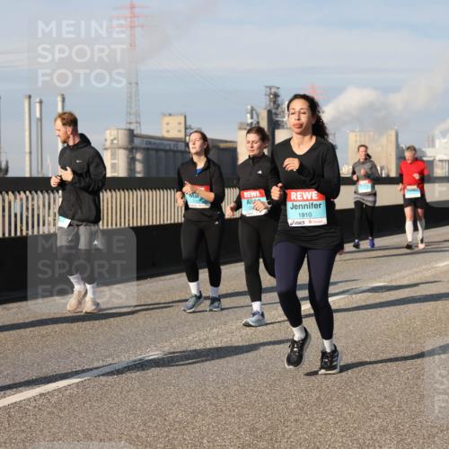 03.10.2025 - Köhlbrandbrückenlauf Lena Gebhardt http://msf.ph/oto/9087450 03.10.2025 10:06:21 Position 2 1910 meine-sportfotos.de