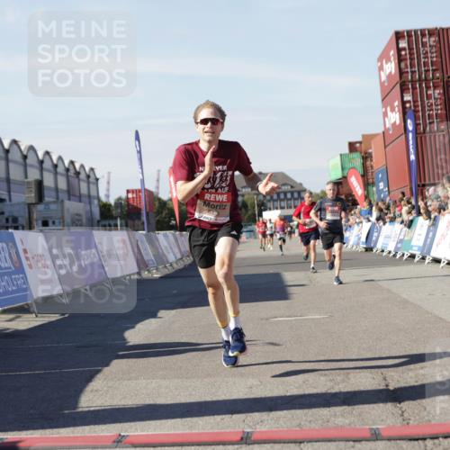 03.10.2025 - Köhlbrandbrückenlauf Jannik Wohlers http://msf.ph/oto/9087455 03.10.2025 12:53:14 Ziel 4142, 5786, 6333 meine-sportfotos.de