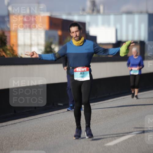 03.10.2025 - Köhlbrandbrückenlauf Jannik Wohlers http://msf.ph/oto/9087457 03.10.2025 10:08:21 Position 3 1887 meine-sportfotos.de