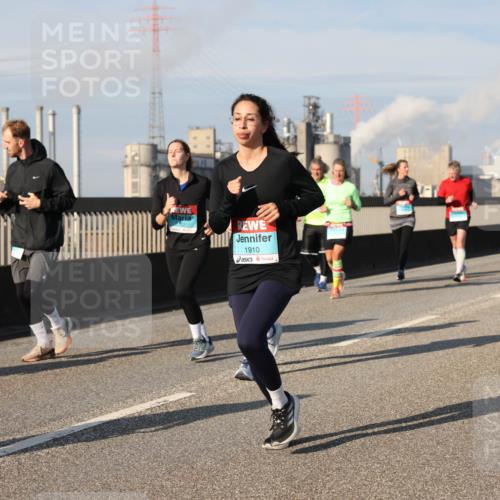 03.10.2025 - Köhlbrandbrückenlauf Lena Gebhardt http://msf.ph/oto/9087466 03.10.2025 10:06:22 Position 2 1910, 840 meine-sportfotos.de