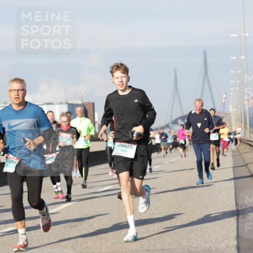 03.10.2025 - Köhlbrandbrückenlauf Jannik Wohlers http://msf.ph/oto/9087467 03.10.2025 09:57:42 Position 3 272, 1933 meine-sportfotos.de