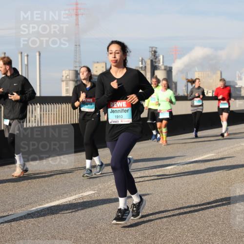 03.10.2025 - Köhlbrandbrückenlauf Lena Gebhardt http://msf.ph/oto/9087474 03.10.2025 10:06:22 Position 2 2162, 1910 meine-sportfotos.de