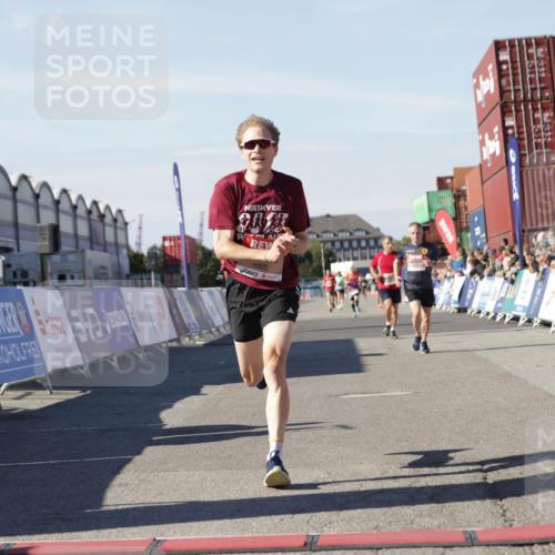 03.10.2025 - Köhlbrandbrückenlauf Jannik Wohlers http://msf.ph/oto/9087481 03.10.2025 12:53:15 Ziel 4142, 5786, 6333 meine-sportfotos.de