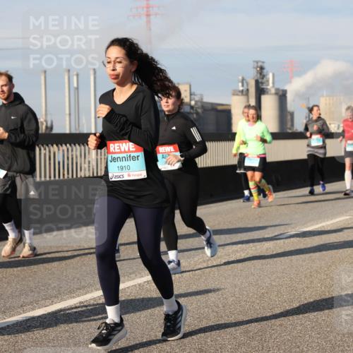 03.10.2025 - Köhlbrandbrückenlauf Lena Gebhardt http://msf.ph/oto/9087494 03.10.2025 10:06:22 Position 2 1910 meine-sportfotos.de