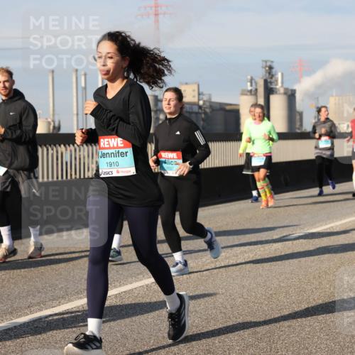 03.10.2025 - Köhlbrandbrückenlauf Lena Gebhardt http://msf.ph/oto/9087500 03.10.2025 10:06:22 Position 2 1910, 2237 meine-sportfotos.de
