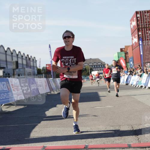 03.10.2025 - Köhlbrandbrückenlauf Jannik Wohlers http://msf.ph/oto/9087504 03.10.2025 12:53:15 Ziel 4142, 5786, 6333 meine-sportfotos.de