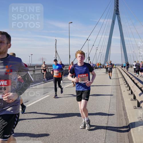 03.10.2025 - Köhlbrandbrückenlauf Michael Burmester http://msf.ph/oto/9087516 03.10.2025 12:44:07 Position 2 5096, 6803 meine-sportfotos.de