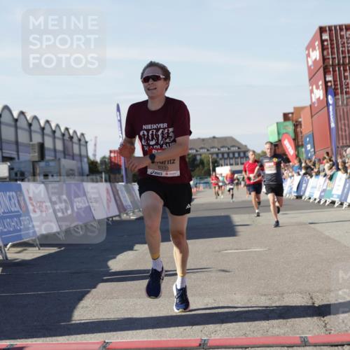 03.10.2025 - Köhlbrandbrückenlauf Jannik Wohlers http://msf.ph/oto/9087517 03.10.2025 12:53:15 Ziel 4142, 5786, 6333 meine-sportfotos.de