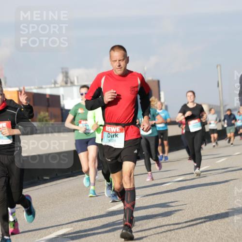 03.10.2025 - Köhlbrandbrückenlauf Jannik Wohlers http://msf.ph/oto/9087519 03.10.2025 09:57:44 Position 3 3648, 3028 meine-sportfotos.de