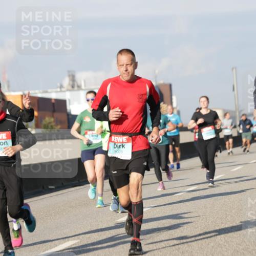 03.10.2025 - Köhlbrandbrückenlauf Jannik Wohlers http://msf.ph/oto/9087524 03.10.2025 09:57:45 Position 3 3648, 3028 meine-sportfotos.de