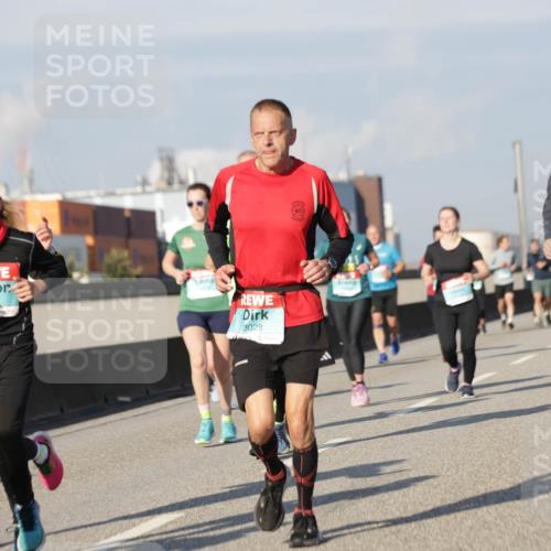 03.10.2025 - Köhlbrandbrückenlauf Jannik Wohlers http://msf.ph/oto/9087534 03.10.2025 09:57:45 Position 3 47, 8, 3028 meine-sportfotos.de