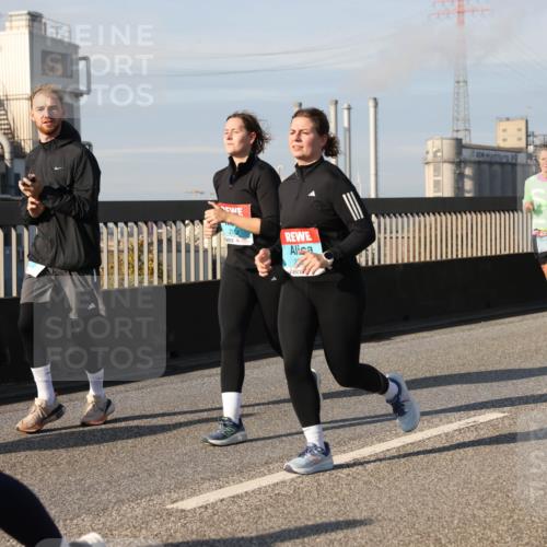 03.10.2025 - Köhlbrandbrückenlauf Lena Gebhardt http://msf.ph/oto/9087537 03.10.2025 10:06:23 Position 2 1910, 2162 meine-sportfotos.de