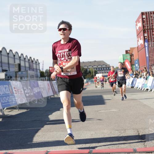 03.10.2025 - Köhlbrandbrückenlauf Jannik Wohlers http://msf.ph/oto/9087539 03.10.2025 12:53:15 Ziel 4142, 5786, 6333 meine-sportfotos.de