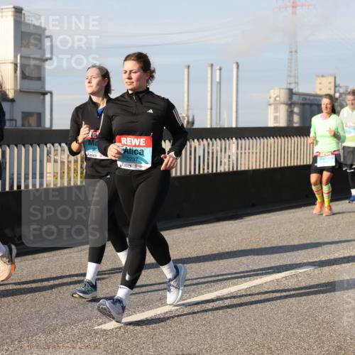 03.10.2025 - Köhlbrandbrückenlauf Lena Gebhardt http://msf.ph/oto/9087544 03.10.2025 10:06:23 Position 2 21, 2237 meine-sportfotos.de