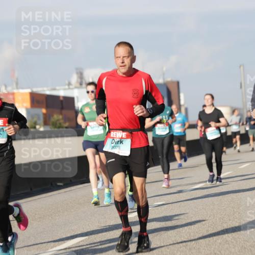 03.10.2025 - Köhlbrandbrückenlauf Jannik Wohlers http://msf.ph/oto/9087545 03.10.2025 09:57:45 Position 3 3648, 3028, 20 meine-sportfotos.de
