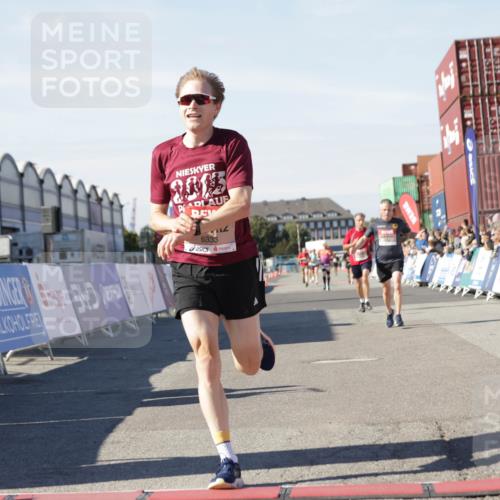 03.10.2025 - Köhlbrandbrückenlauf Jannik Wohlers http://msf.ph/oto/9087548 03.10.2025 12:53:15 Ziel 4142, 5786, 6333 meine-sportfotos.de