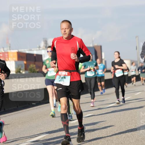 03.10.2025 - Köhlbrandbrückenlauf Jannik Wohlers http://msf.ph/oto/9087553 03.10.2025 09:57:45 Position 3 3648, 3028 meine-sportfotos.de