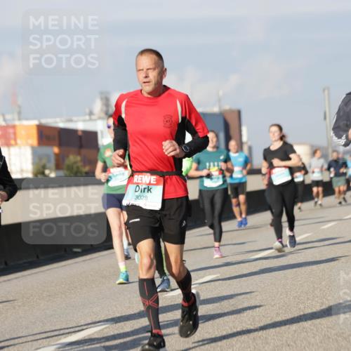 03.10.2025 - Köhlbrandbrückenlauf Jannik Wohlers http://msf.ph/oto/9087558 03.10.2025 09:57:45 Position 3 3648, 3028, 47 meine-sportfotos.de