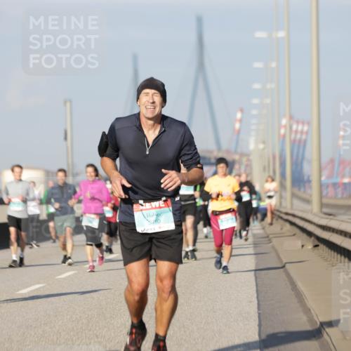 03.10.2025 - Köhlbrandbrückenlauf Jannik Wohlers http://msf.ph/oto/9087621 03.10.2025 09:57:49 Position 3 3750 meine-sportfotos.de
