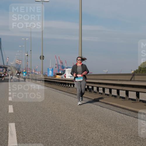 03.10.2025 - Köhlbrandbrückenlauf Fabian Wolf http://msf.ph/oto/9087633 03.10.2025 10:23:34 Position 3 3 meine-sportfotos.de