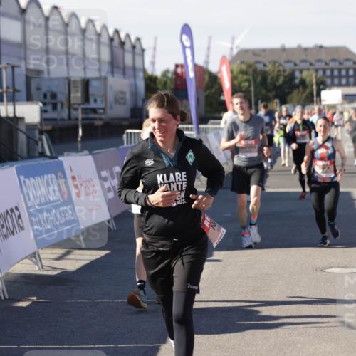 03.10.2025 - Köhlbrandbrückenlauf Jannik Wohlers http://msf.ph/oto/9087634 03.10.2025 13:19:06 Ziel 4143, 4630, 4631, 4632, 4676, 4816, 4876, 4889, 5027, 5304, 5449, 5858, 5974, 6088, 6117, 6127, 6267, 6475, 6573 meine-sportfotos.de