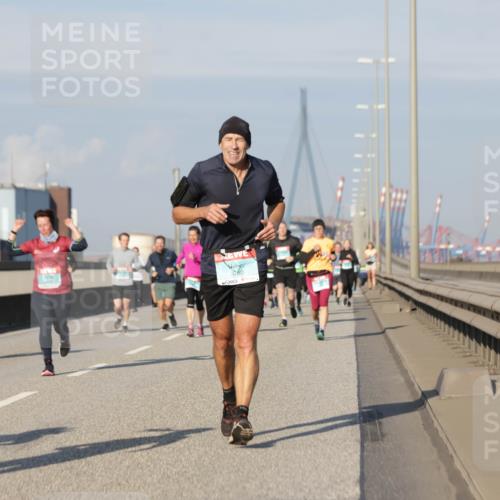 03.10.2025 - Köhlbrandbrückenlauf Jannik Wohlers http://msf.ph/oto/9087642 03.10.2025 09:57:50 Position 3 724, 3750 meine-sportfotos.de