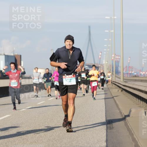03.10.2025 - Köhlbrandbrückenlauf Jannik Wohlers http://msf.ph/oto/9087649 03.10.2025 09:57:50 Position 3 24, 3750 meine-sportfotos.de