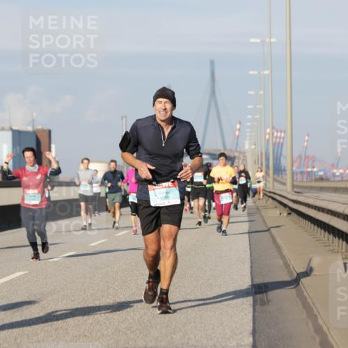 03.10.2025 - Köhlbrandbrückenlauf Jannik Wohlers http://msf.ph/oto/9087655 03.10.2025 09:57:50 Position 3 3750 meine-sportfotos.de