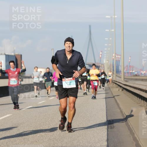 03.10.2025 - Köhlbrandbrückenlauf Jannik Wohlers http://msf.ph/oto/9087663 03.10.2025 09:57:50 Position 3 750 meine-sportfotos.de