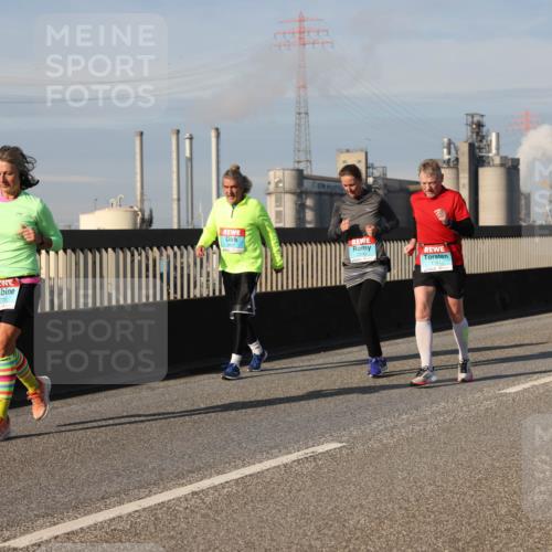 03.10.2025 - Köhlbrandbrückenlauf Lena Gebhardt http://msf.ph/oto/9087666 03.10.2025 10:06:25 Position 2 1775 meine-sportfotos.de