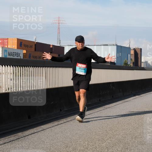 03.10.2025 - Köhlbrandbrückenlauf Fabian Wolf http://msf.ph/oto/9087686 03.10.2025 10:23:39 Position 3 2360 meine-sportfotos.de